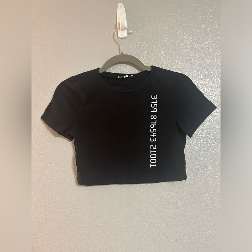 womens black white graphic crop top shirt size small